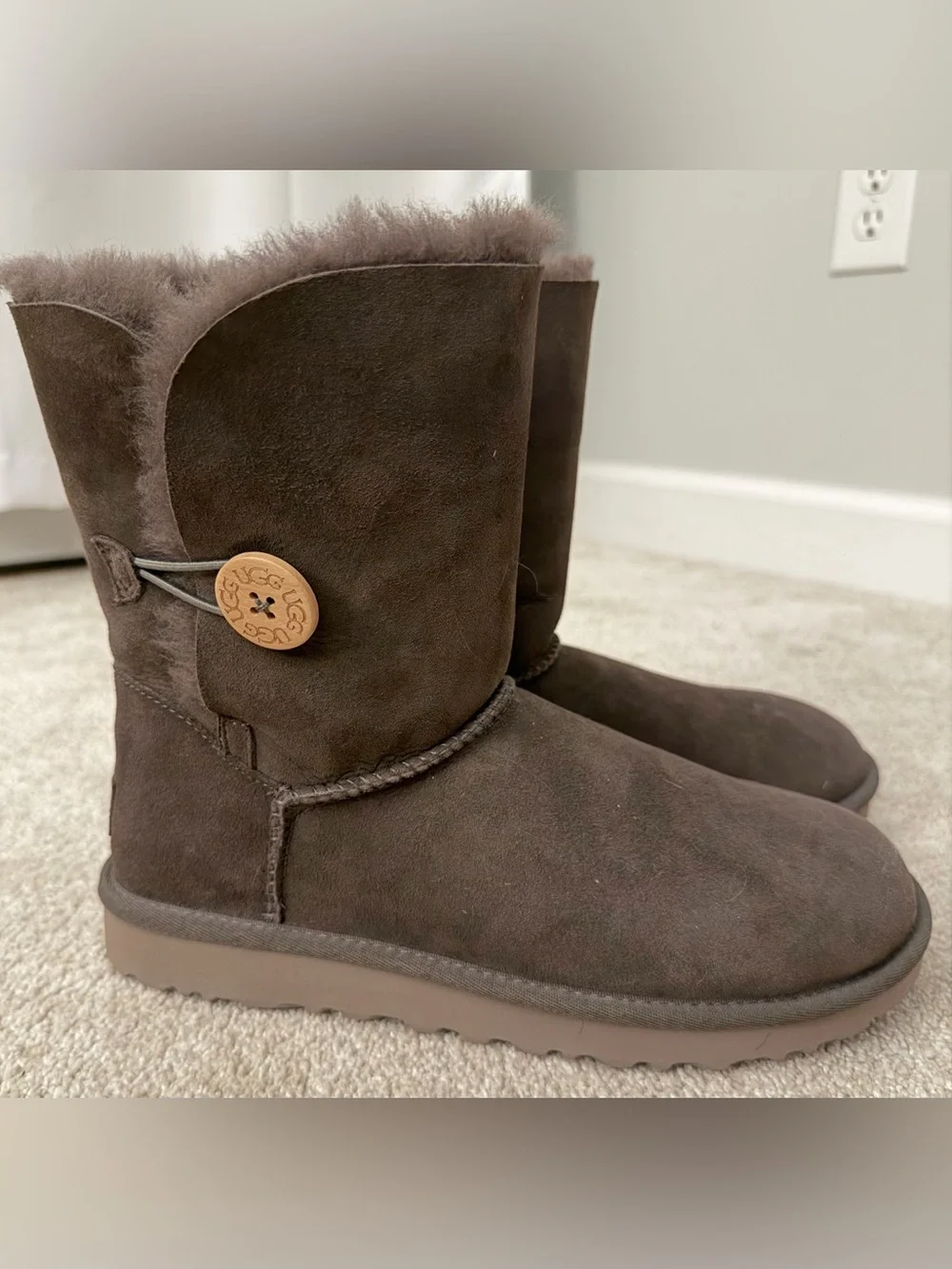 UGG Bailey Button II Boots Espresso Size 9